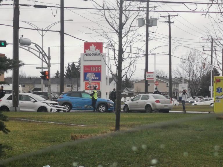 Gatineau – accident coin Saint-René/Montée Paiement