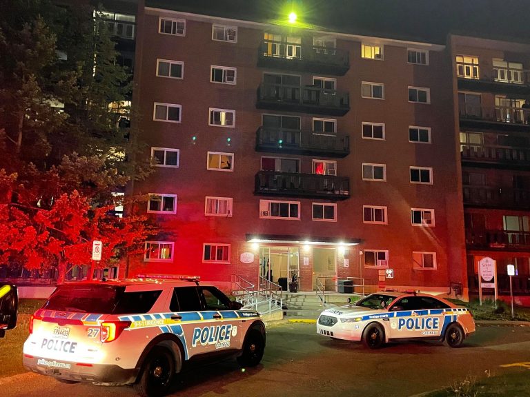 Gatineau sur boul. Fournier un enfant fait une chute d’un troisièmes étage